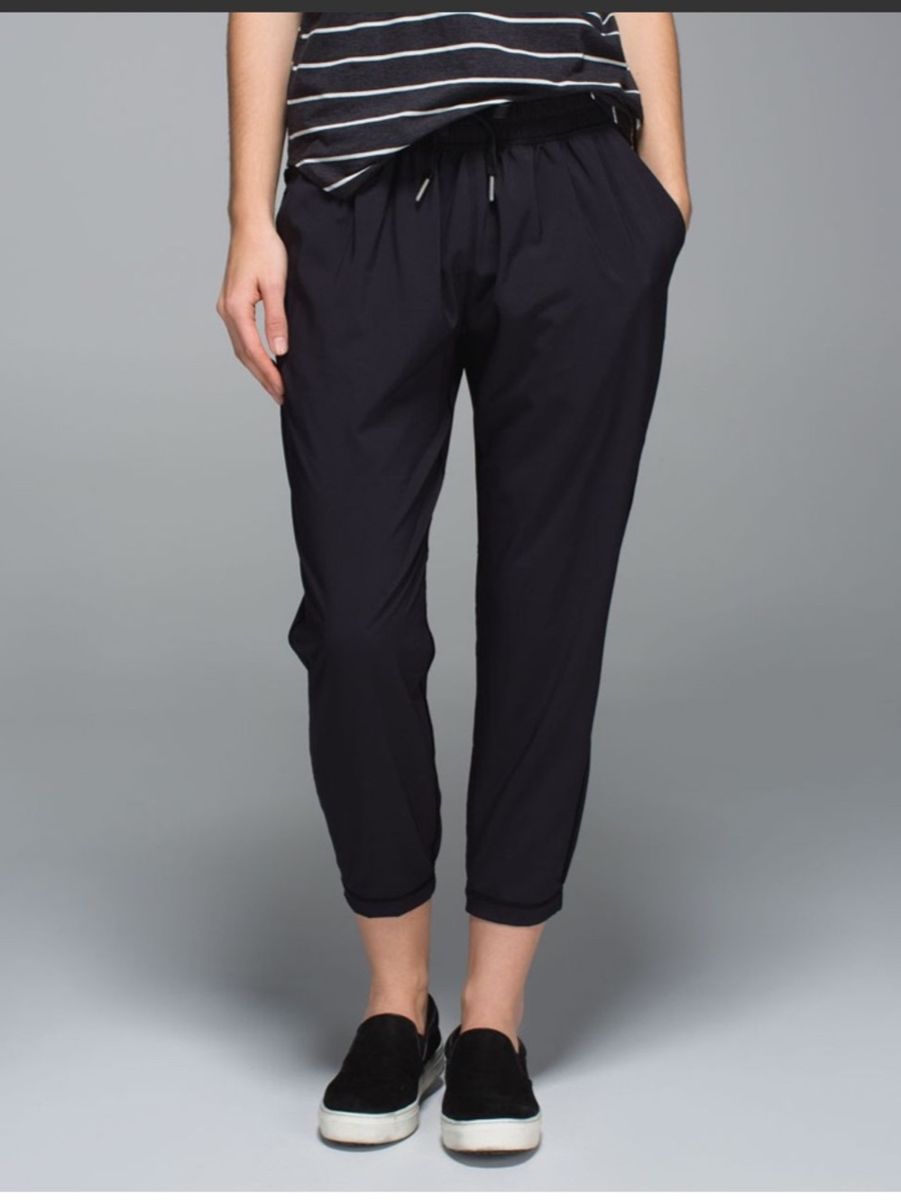 Lululemon Namaskar crop yoga pants size 4 in black